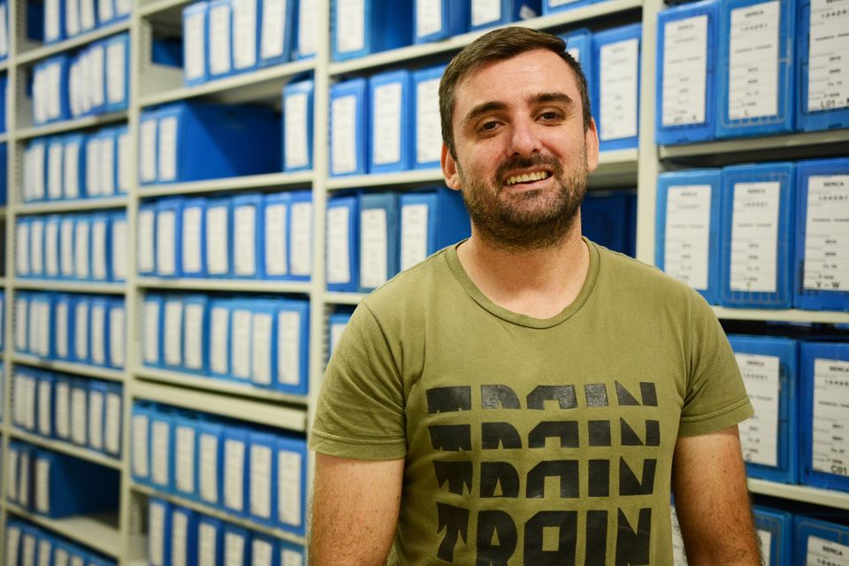 Além dos livros