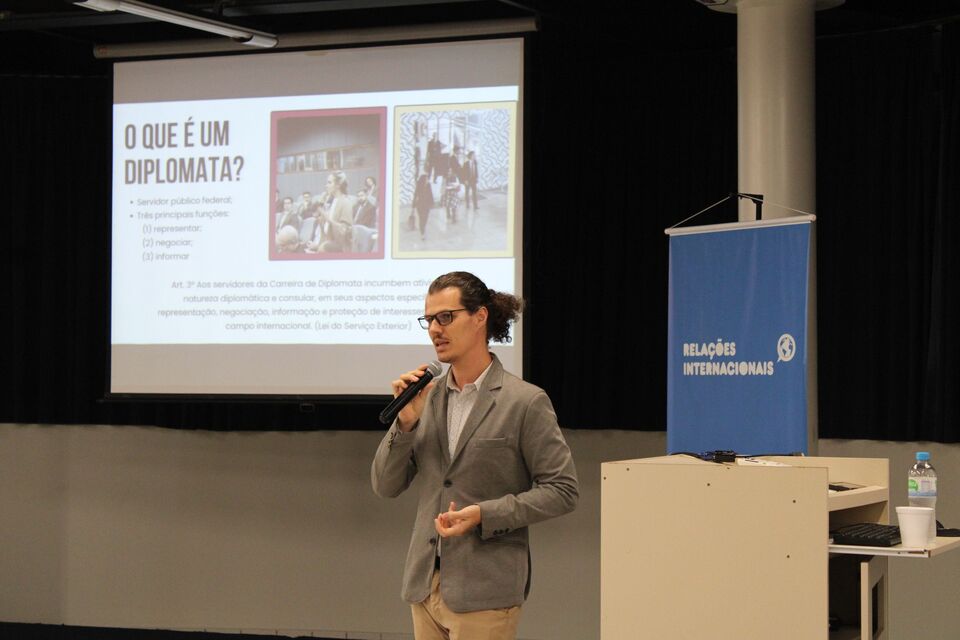 Carreira diplomática