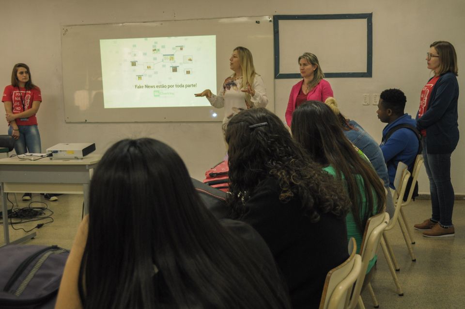 Combate à Fake News