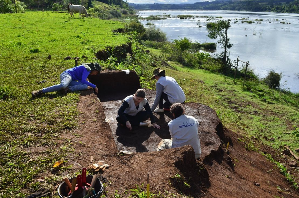 Desbravar a história