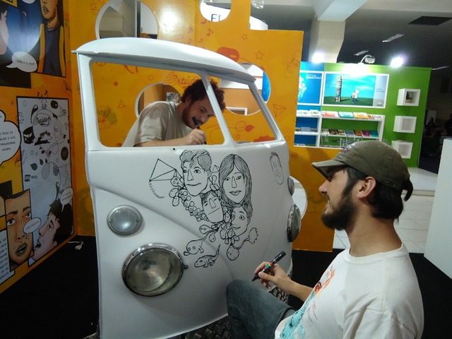 Designers ilustraram o estande da Unochapecó na FACE