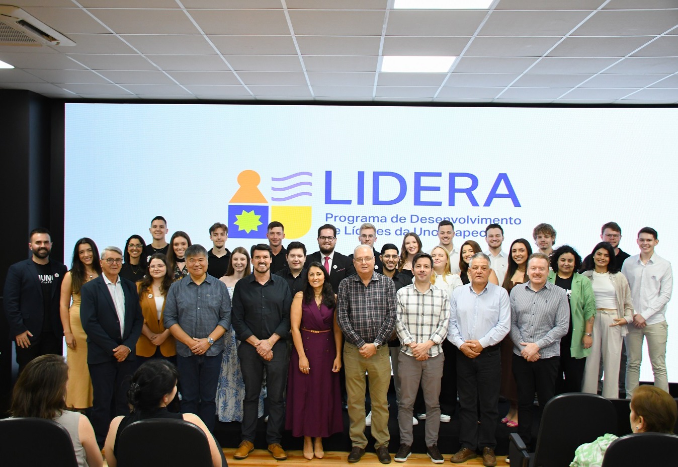 Lidera forma líderes