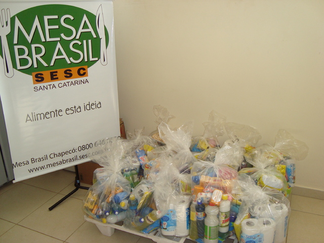 Produtos doados pelas equipes são entregues ao Mesa Brasil !