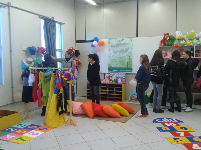 Profissionais da educação visitam Brinquedoteca e Laboratório de Ensino