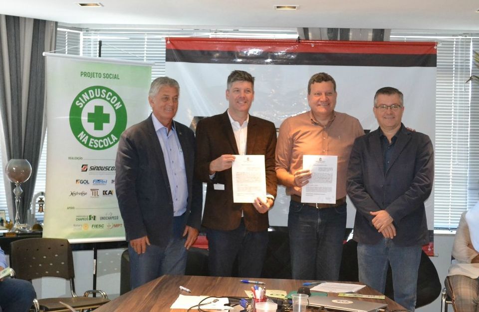Sinduscon na escola