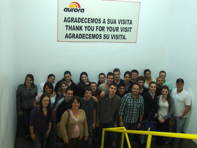 Visita do primeiro período de Administração à empresa Aurora