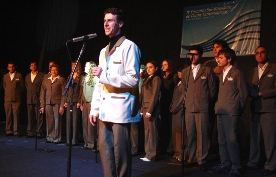 Você já pensou em como é fazer um arranjo para o canto em grupo?