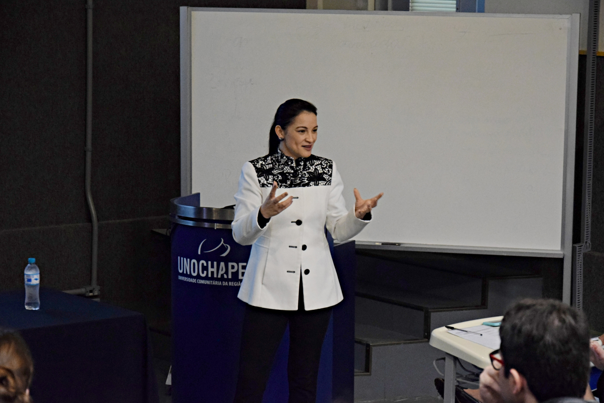 A professora Andrea Marocco abordou a importância histórica do desenvolvimento sustentável