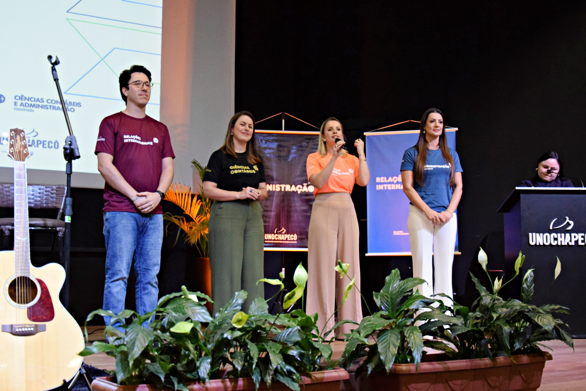 Evento buscou privilegiar a formação transversal e interdisciplinar