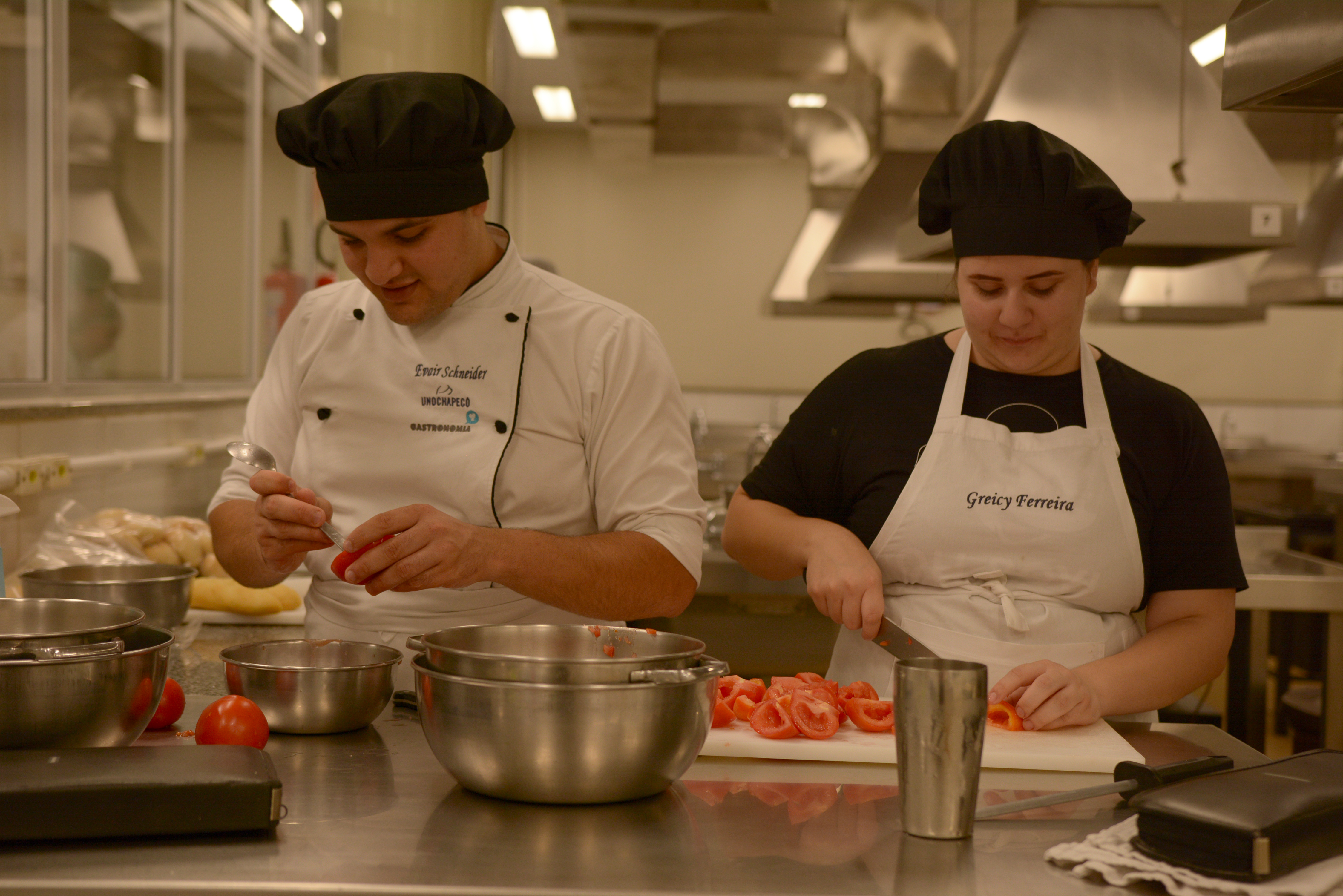 Greicy e Evair são acadêmicos do 4º período de Gastronomia dvvsdvds