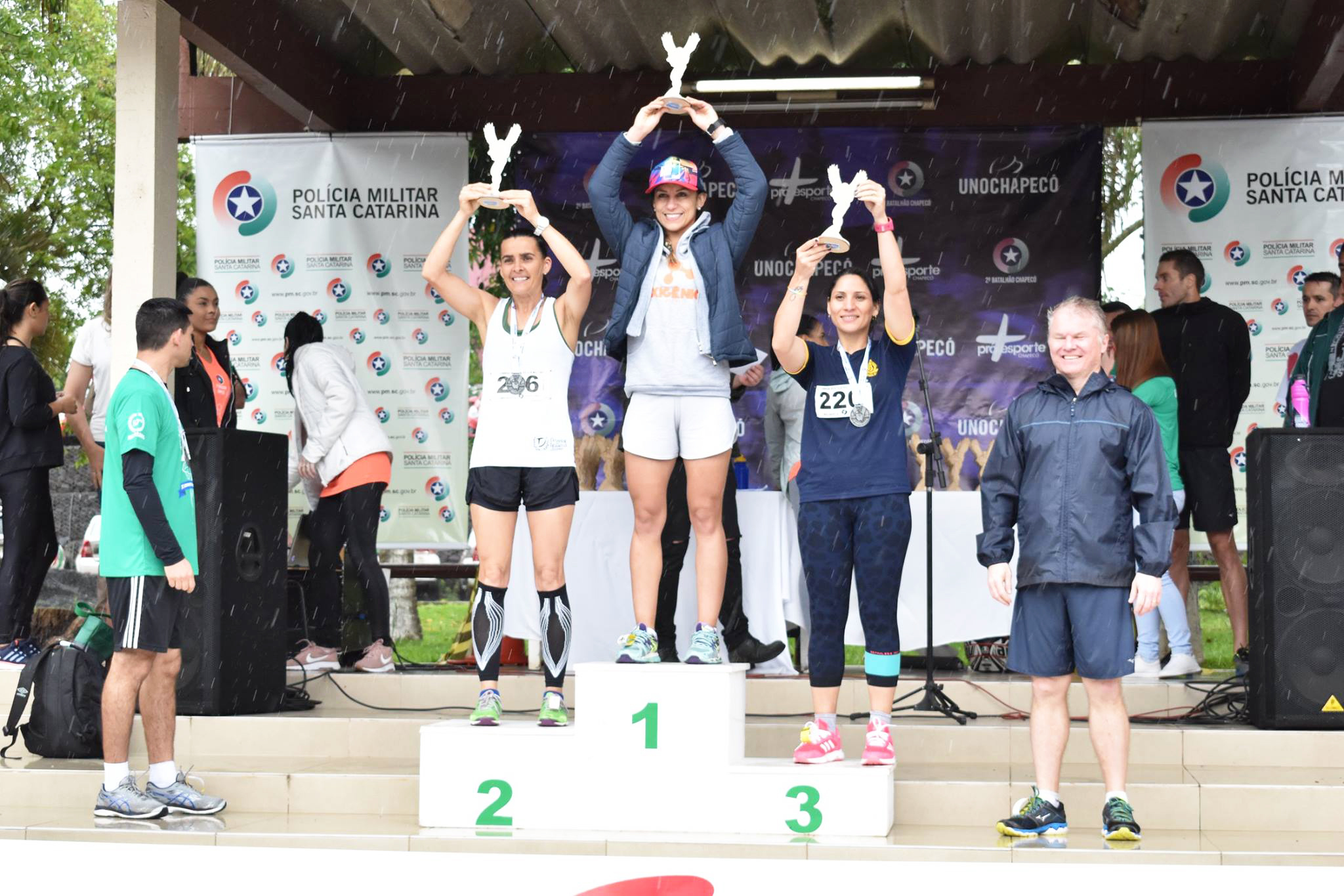 Três primeiras colocadas no feminino (Foto: Lucas Liston) drtre