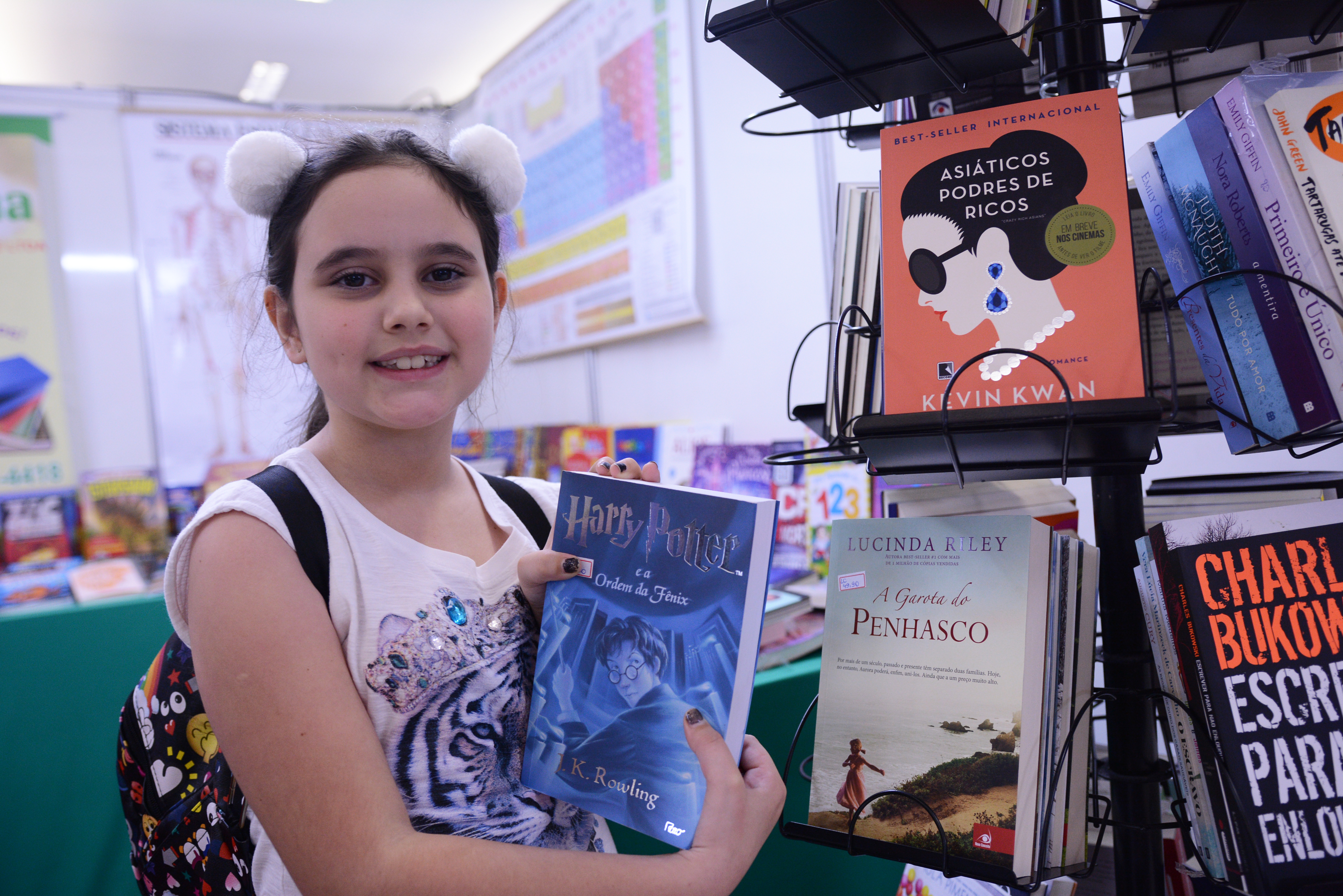 Mayza Becker adora os livros do Harry Potter erwewe