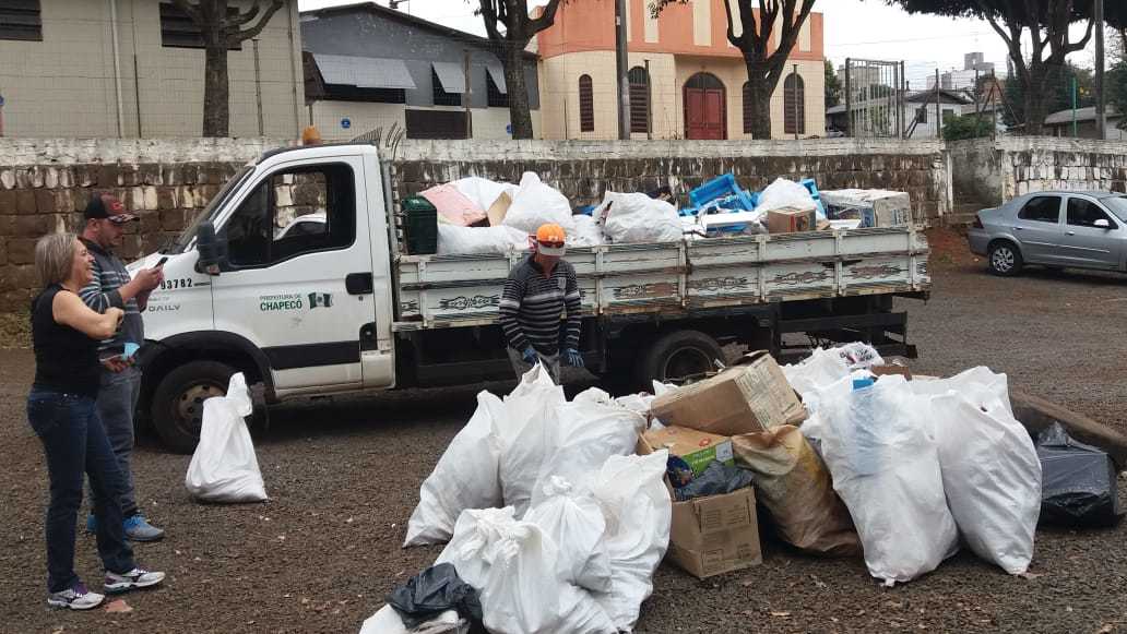 Os resíduos são recolhidos já com o intuito de dar o destino correto a eles fgrgrt