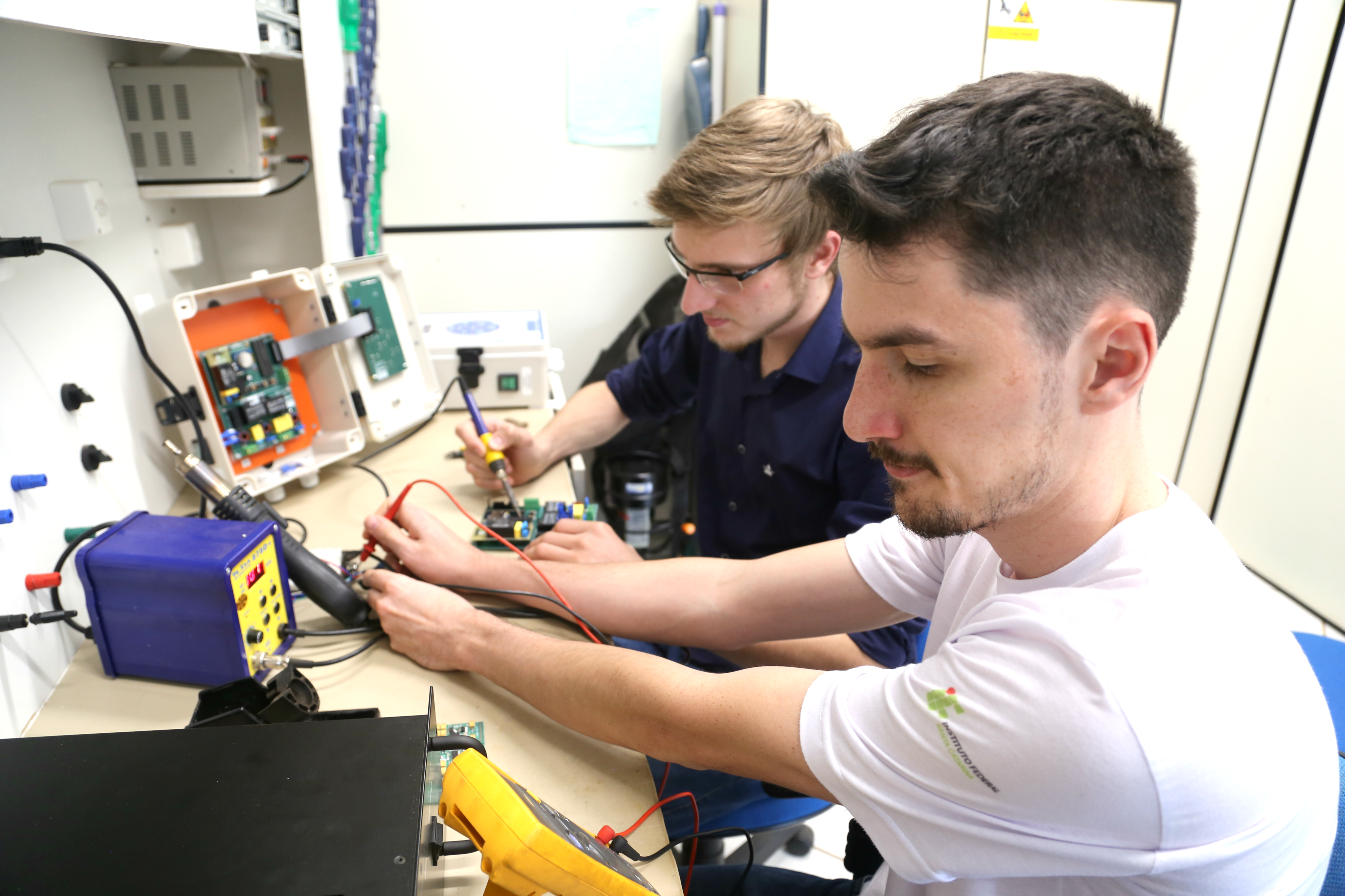 Allan e Leonardo trabalham juntos na Inctech neokohm