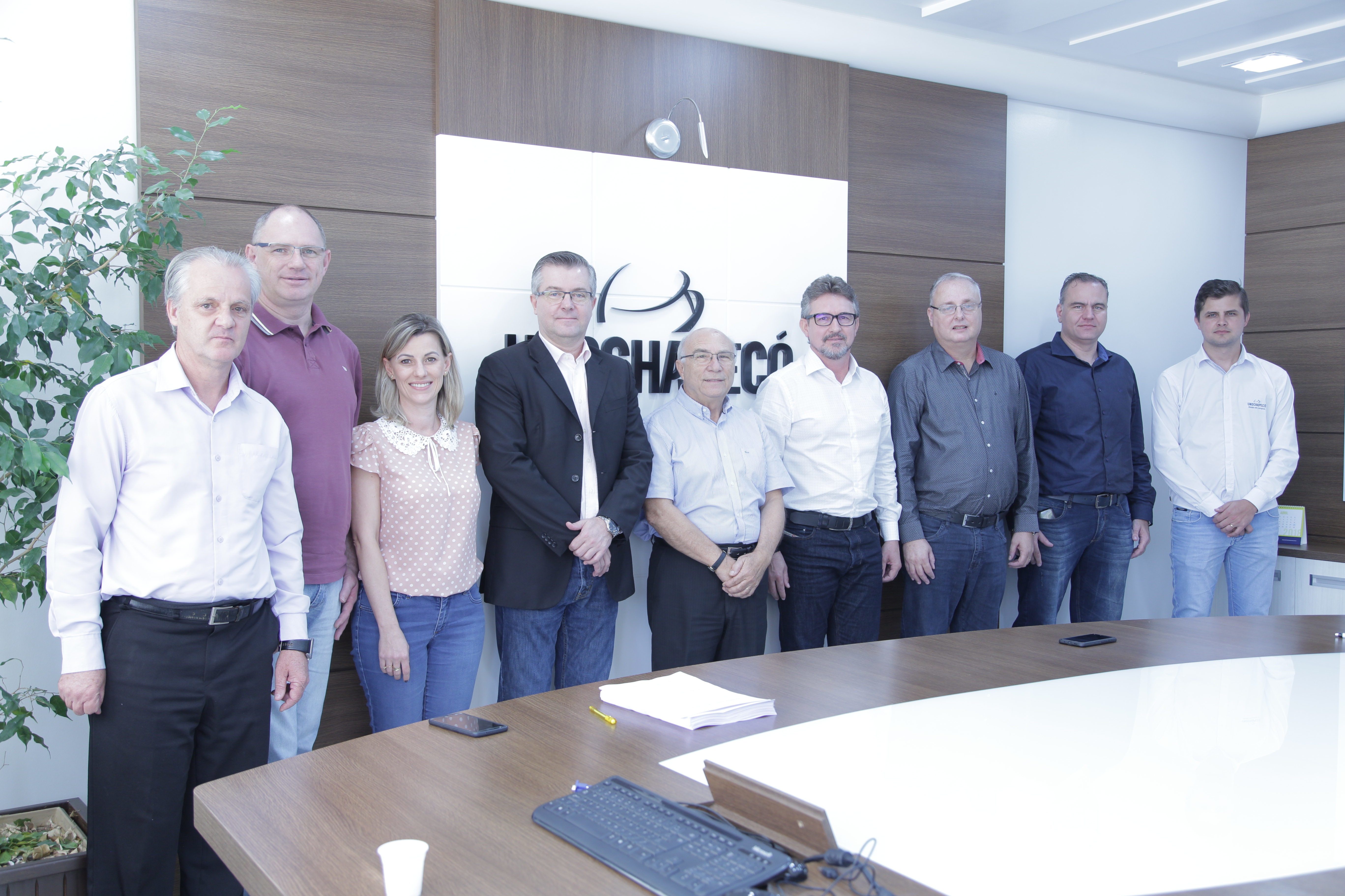 Assinatura do contrato de climatização das salas de aula etwetwwt