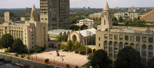 São duas opções de curso para a Boston University São duas opções de curso para a Boston University