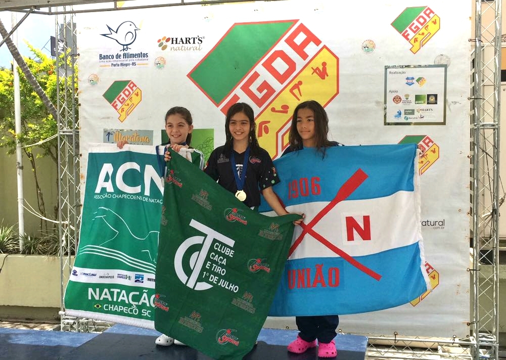 Julia Macahyba, medalha de prata na competição lili