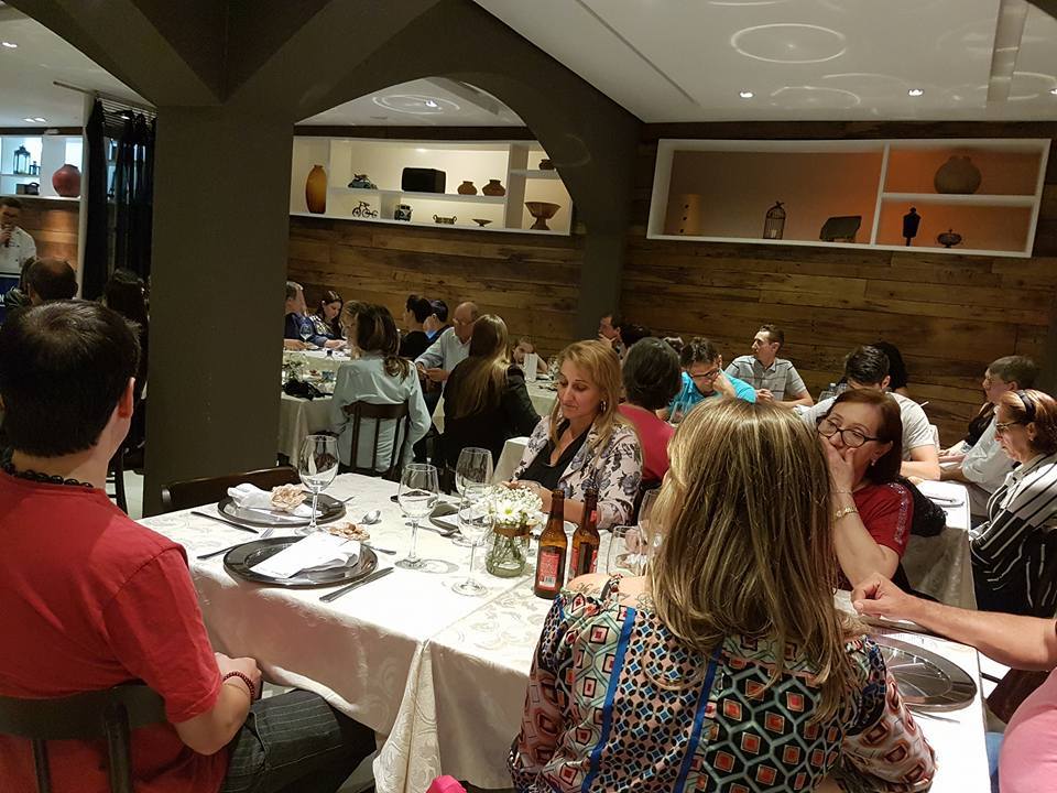 Os estudantes tiveram que preparar 300 porções para 60 convidados sss