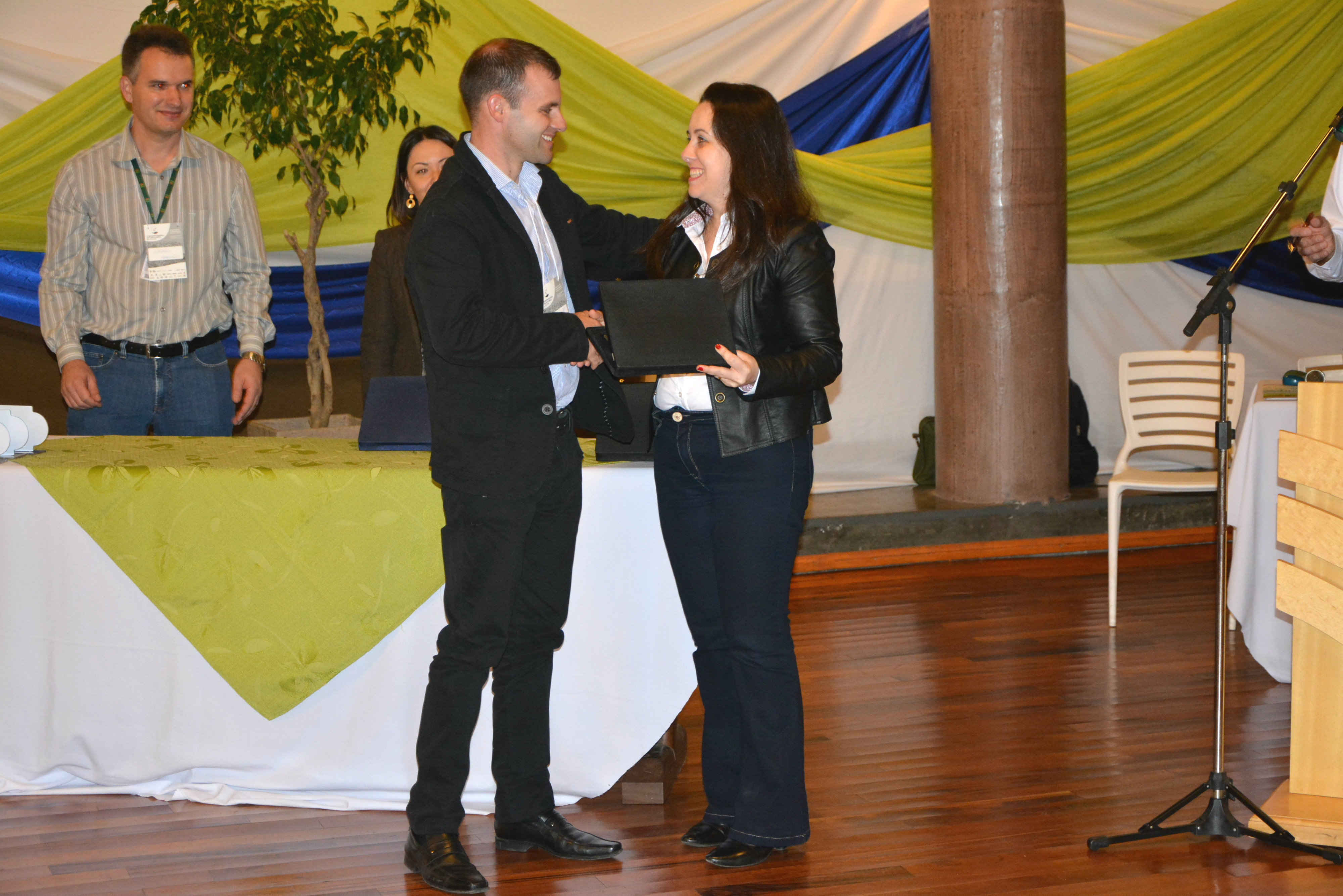 Homenagens foram entregues durante Encontro Regional de Plantio Direto na Palha ytytr